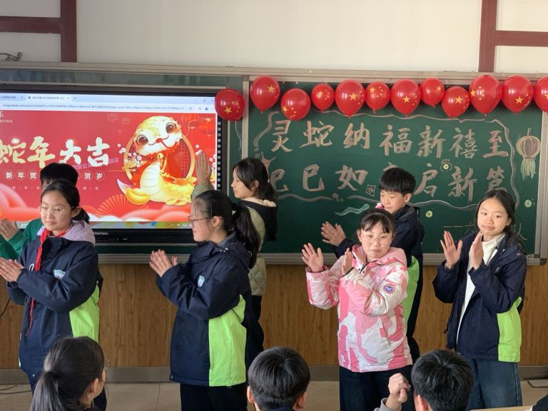 灵蛇纳福新禧至 巳巳如意启新篇